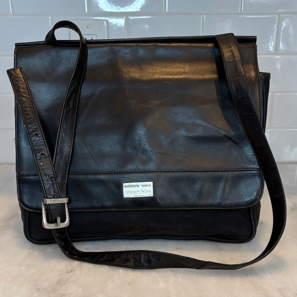 Kenneth Cole REACTION Leather Messenger Laptop Bag Briefcase Shoulder Crossbody